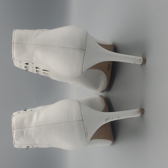 Vince Camuto Ivory White Leather Peep Hole Bootties with Silver studs Size 8 - Picture 4 of 16